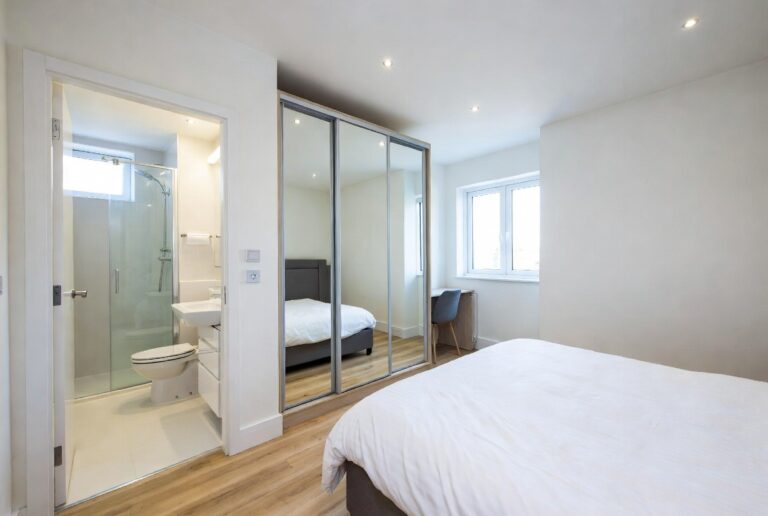 Dorset House — En-suite Double