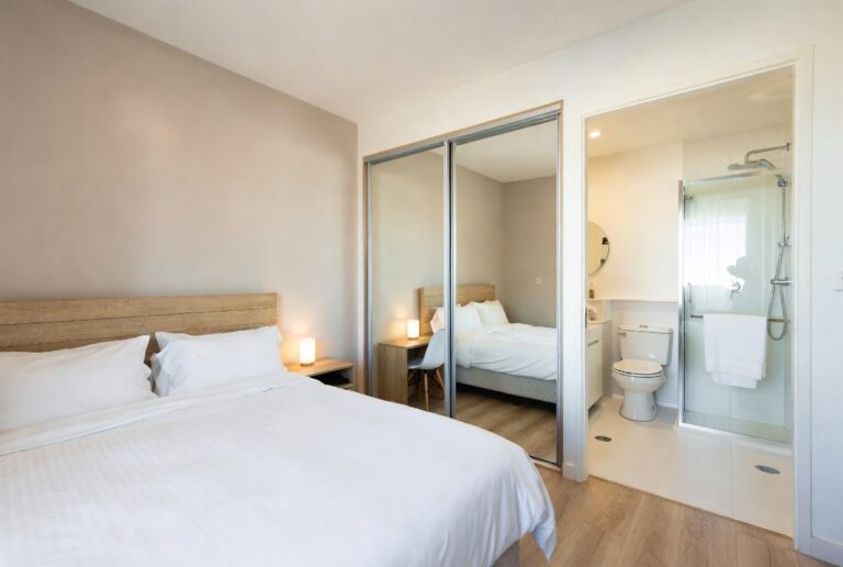 Acacia House — Large Double En-Suite